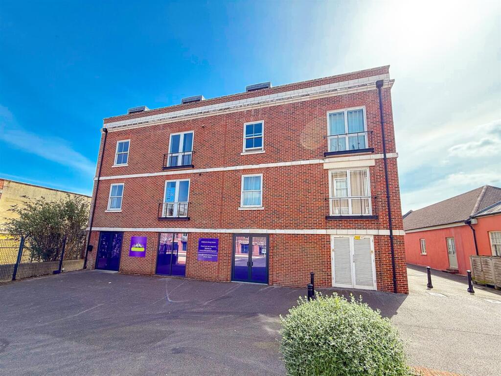 Main image of property: Brewhouse, Royal Clarence Yard