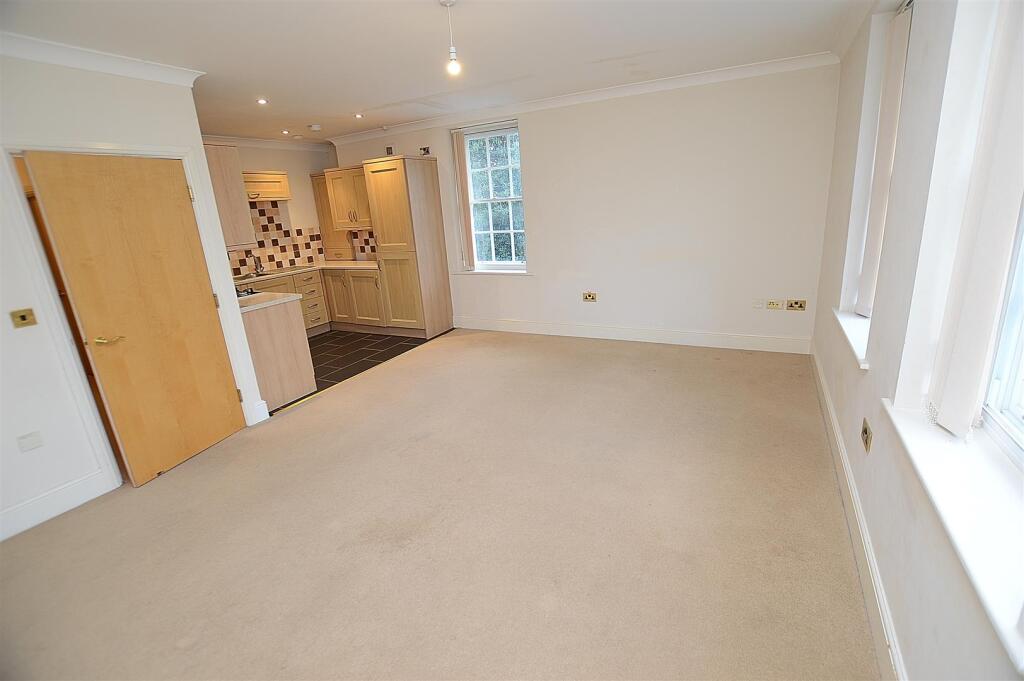 7 Stafford Vere Court, The Broadway, Woodhall Spa photo 4