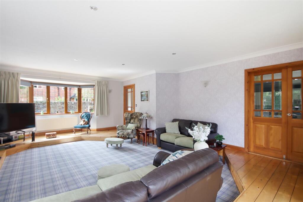 House in Chesterfield, Brampton - View 5