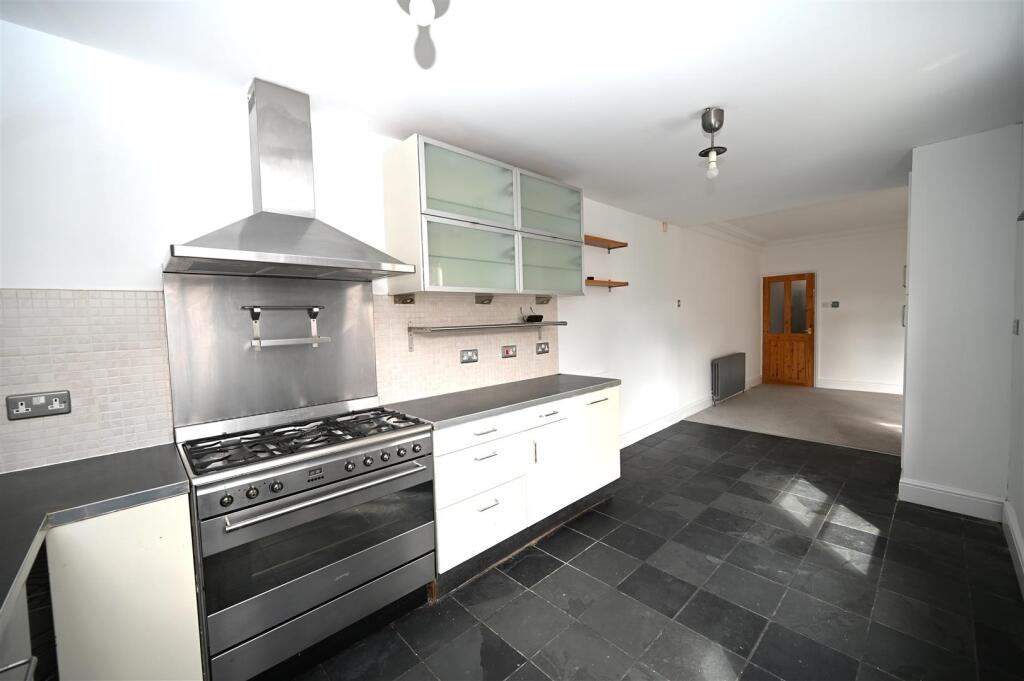 House in Birmingham, The Calthorpe Estate, Harborne - More
