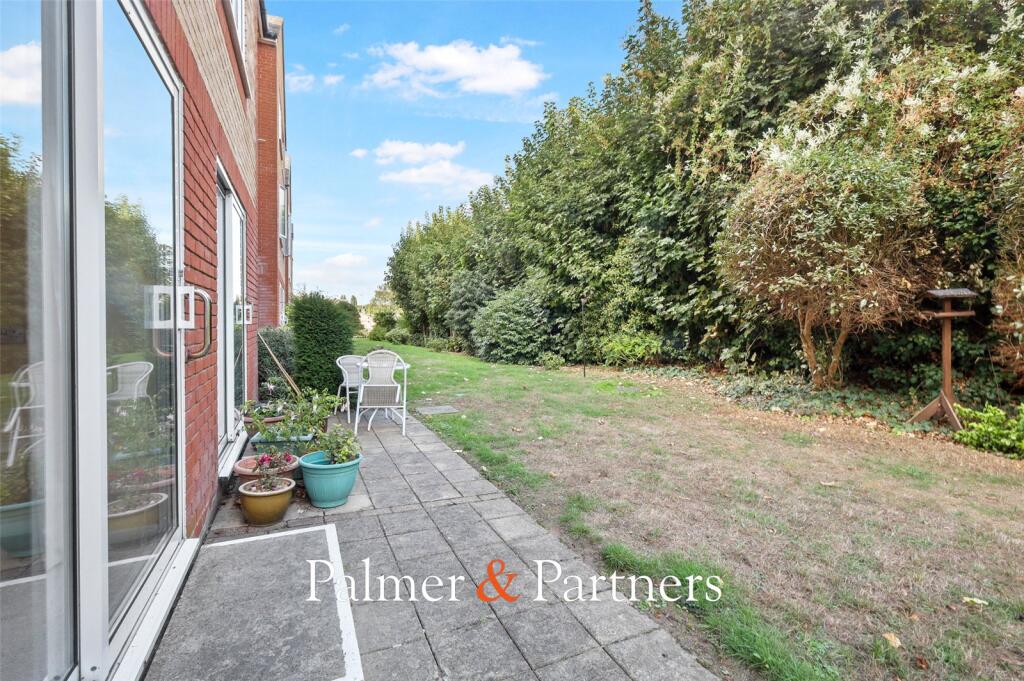 Apartment in Colchester, New Town - View 4