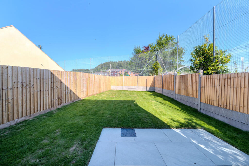 House in Gloucester - View 3
