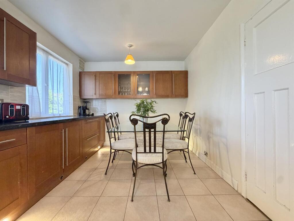 Apartment in Enfield - View 5