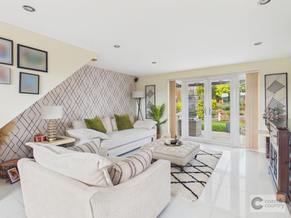 House in Teignbridge, Kingsteignton - More
