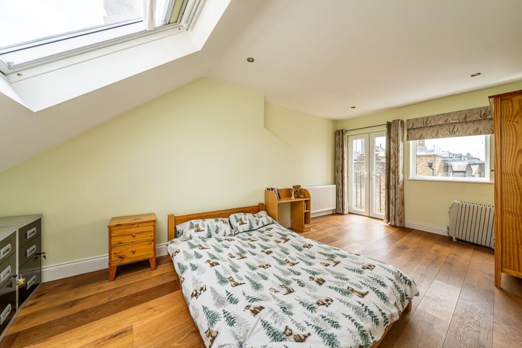 4 bedroom end of terrace house for rent