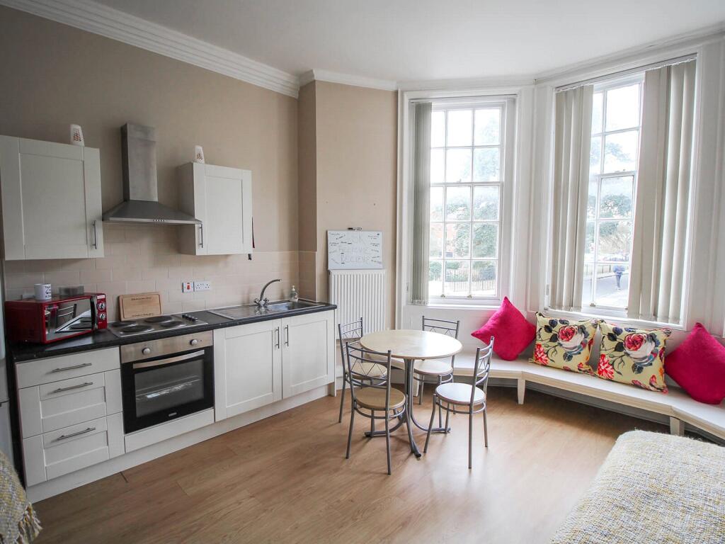 Main image of property: Apt 3, 12a Clarendon Road #134354