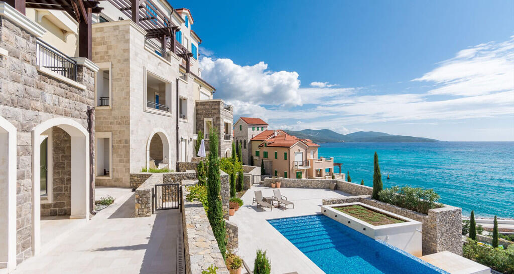 Main image of property: Lustica