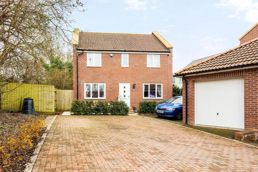 Main image of property: Fossbridge Place, Cheltenham, Gloucestershire, GL52 5BW