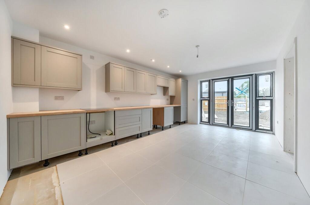 3-bed semi-detached on Black Bourton Road, Carterton, Oxfordshire, £375,000