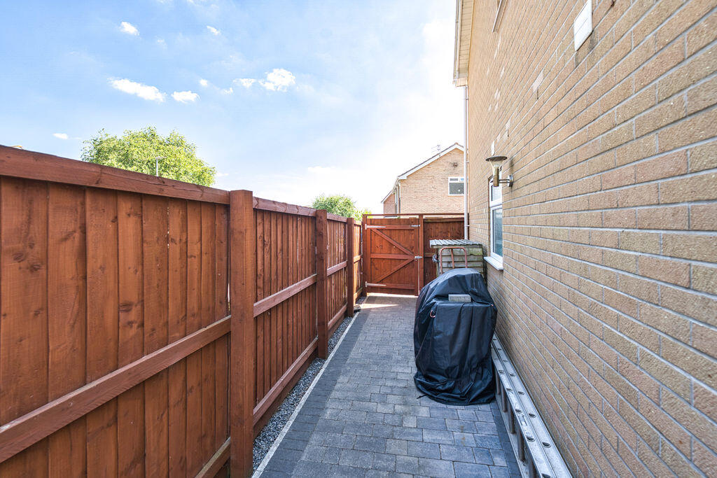 Prescot Close, Ashbury Park - IMMACULATE HOME - More