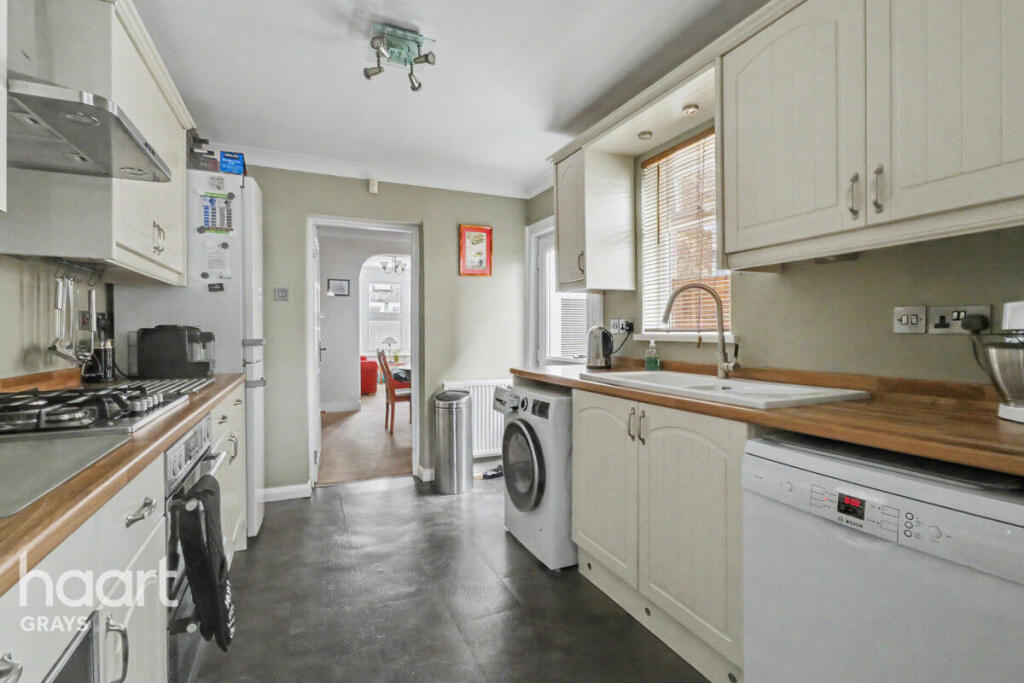 Castle Road, Grays RM17 - View 4