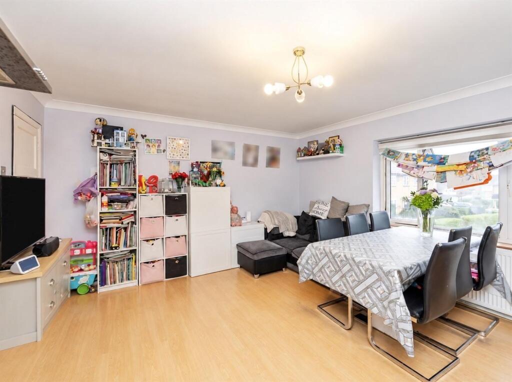 Apartment in Watford - View 2