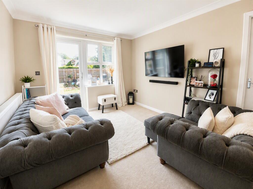 Church Road, Ferndown photo 3