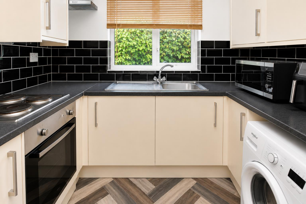 Apartment in London, West Drayton - View 4