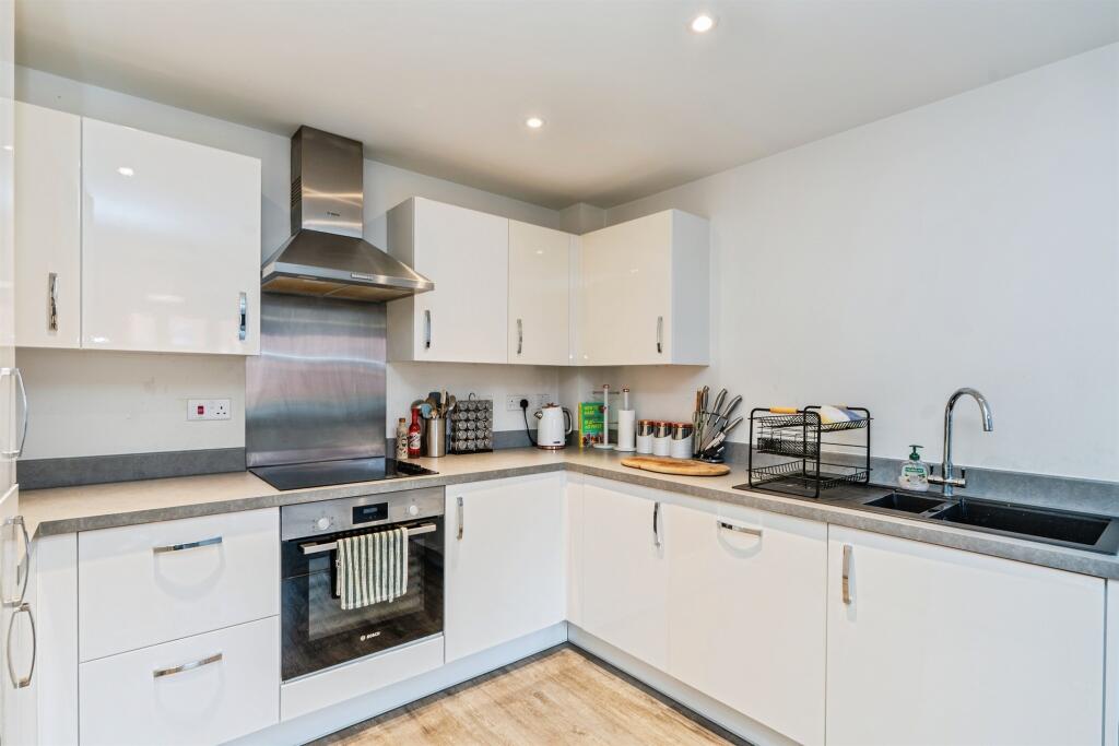 Apartment in Southampton - More