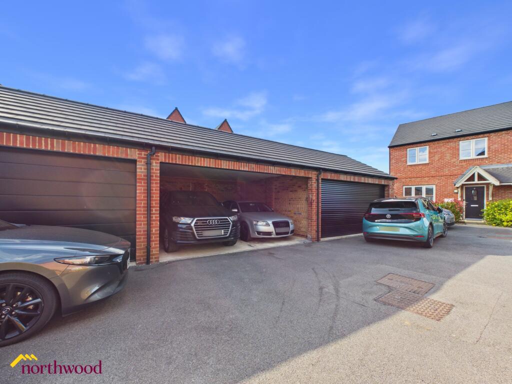 Bennett Drive, Banbury, OX16 photo 2