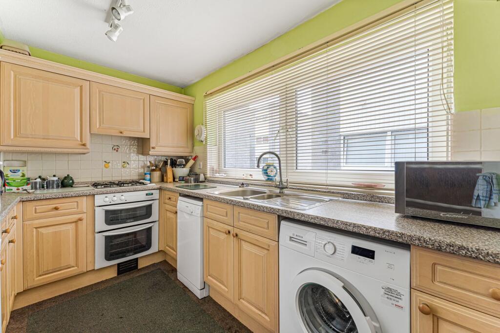Apartment in Spelthorne, Surrey - View 2