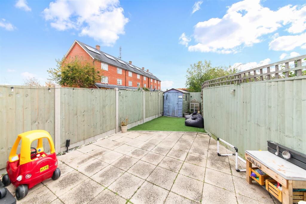 Cotton Close, Mitcham photo 3