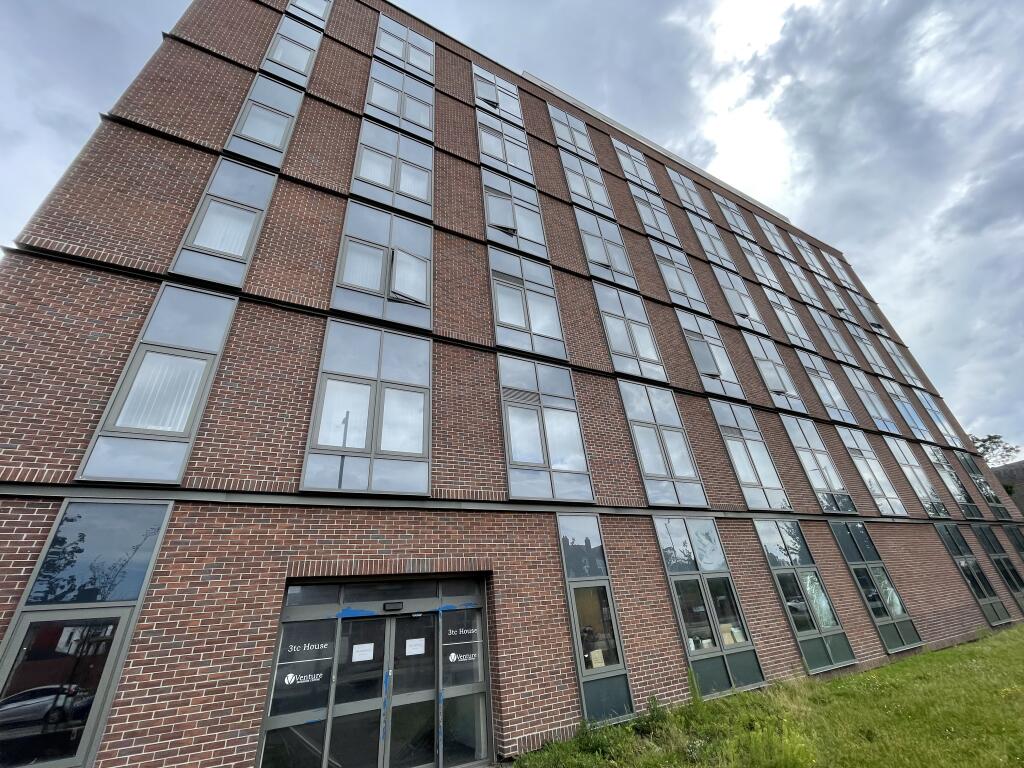 Main image of property: Apartment 17, 16 Crosby Road North, Waterloo, Liverpool L22 0AD