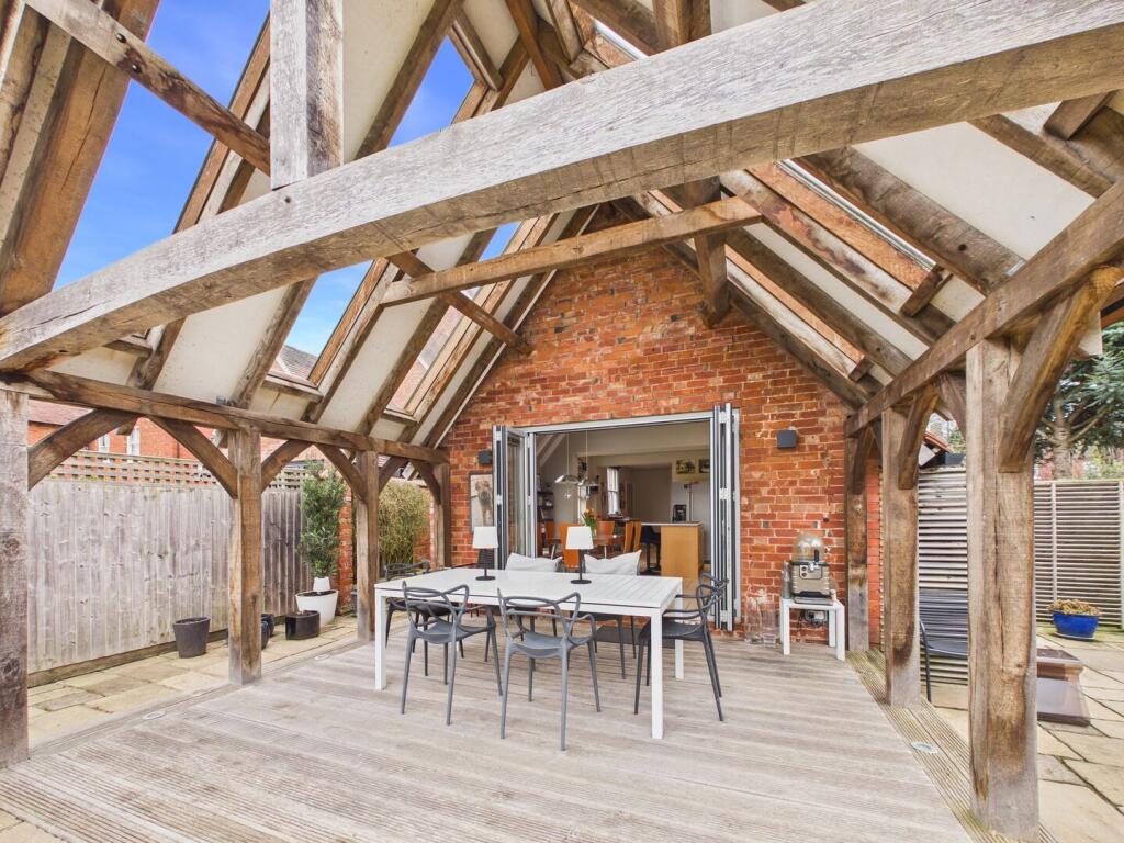 House in Newport - View 4
