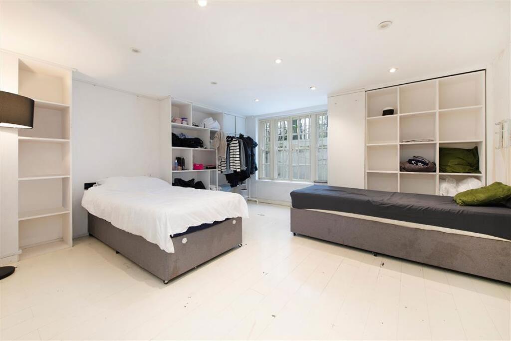 House in London, Bethnal Green - More