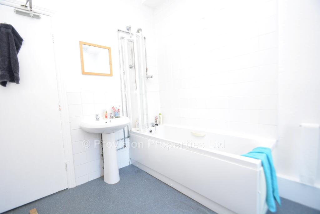 8 bedroom terraced house for rent