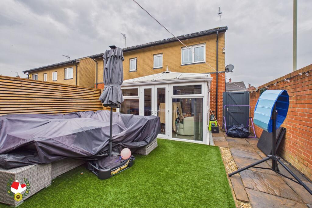 House in Gloucester - View 5
