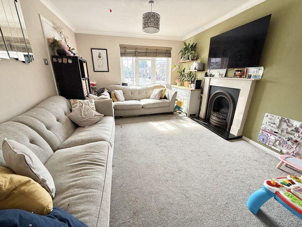 House in Luton - View 4
