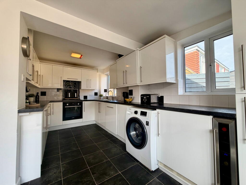 House in Gillingham, Medway - More