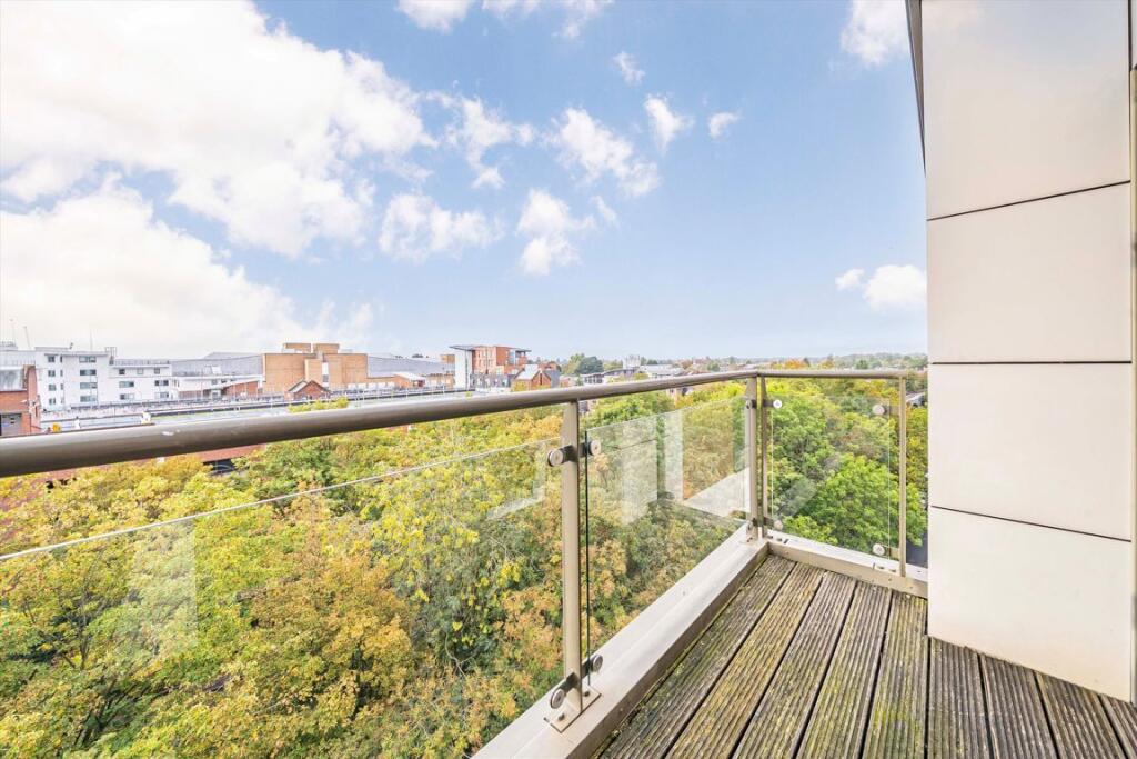 Apartment in London, Norbiton - More