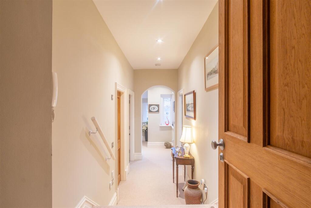 The Lydiate, Birkenhead Road, Willaston photo 3