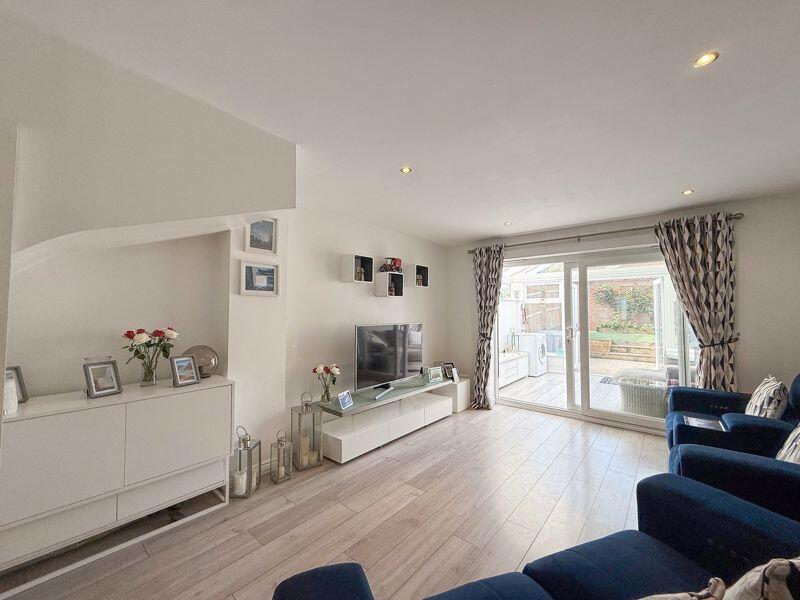 St. Johns Close, Burntwood, WS7 1QD photo 3