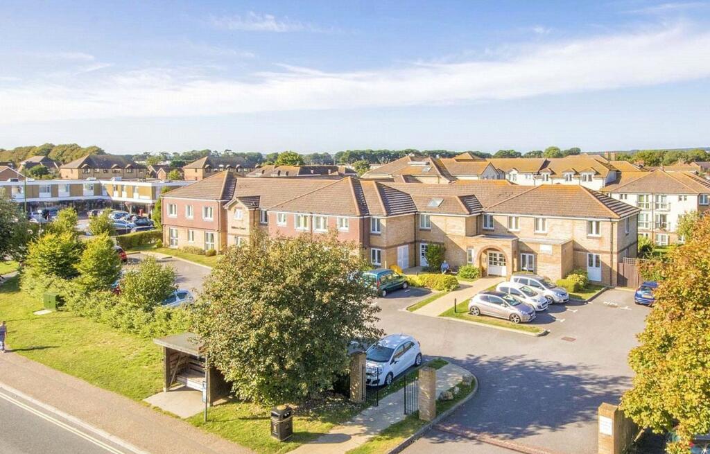 Main image of property: Worthing Road, East Preston, BN16