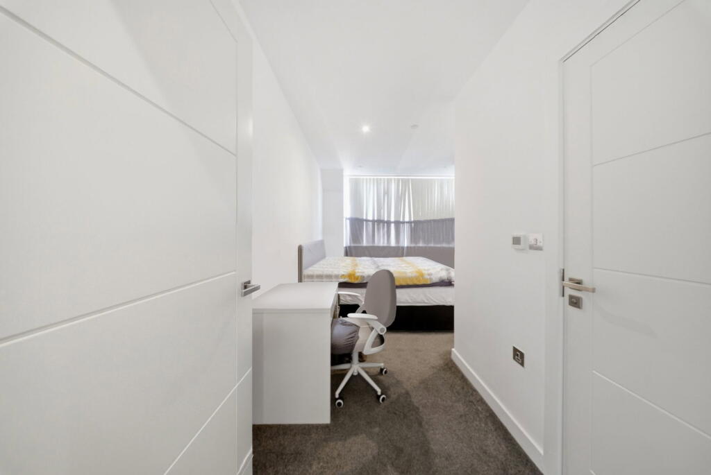 Apartment in Bromley, Bromley Park, Plaistow - More