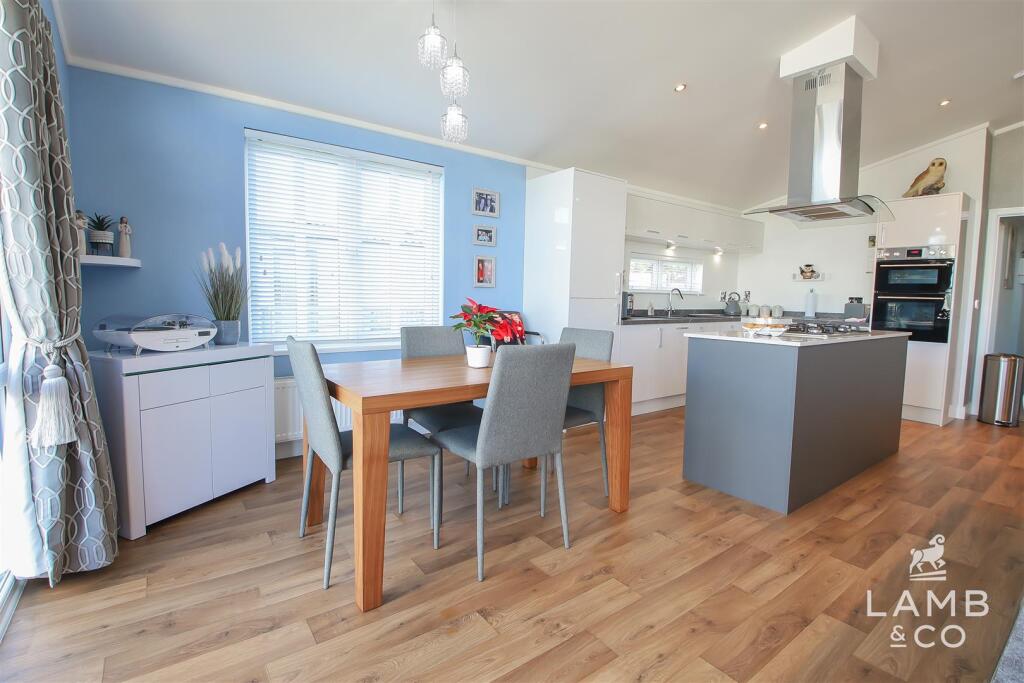 St. Johns Road, Clacton-On-Sea photo 4