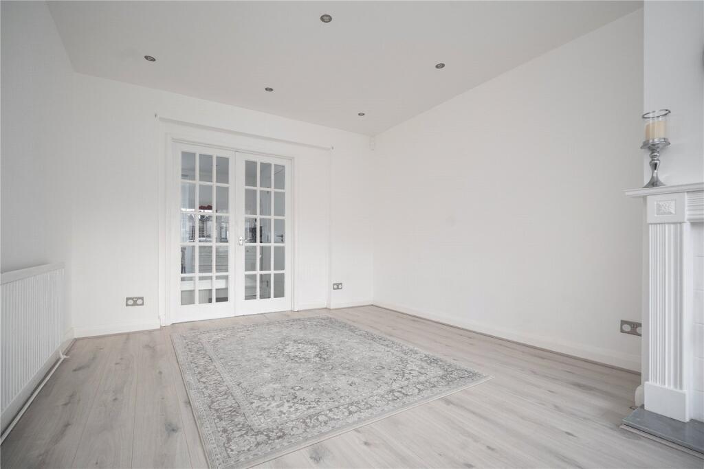 Drayton Gardens, West Drayton photo 4