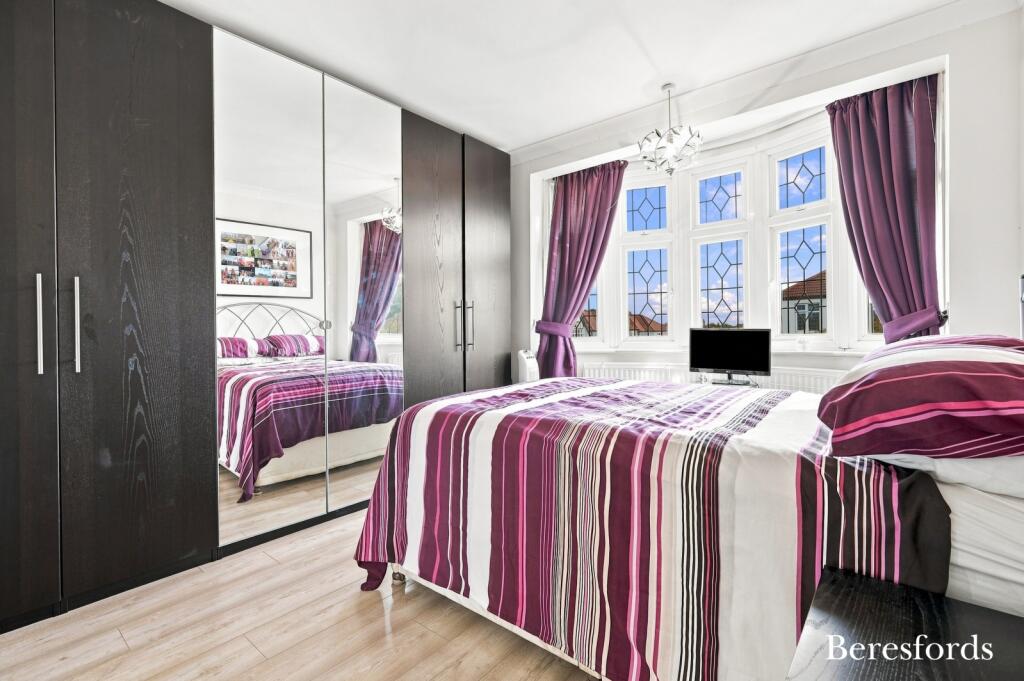 House in London, Upminster Bridge, Emerson Park - More