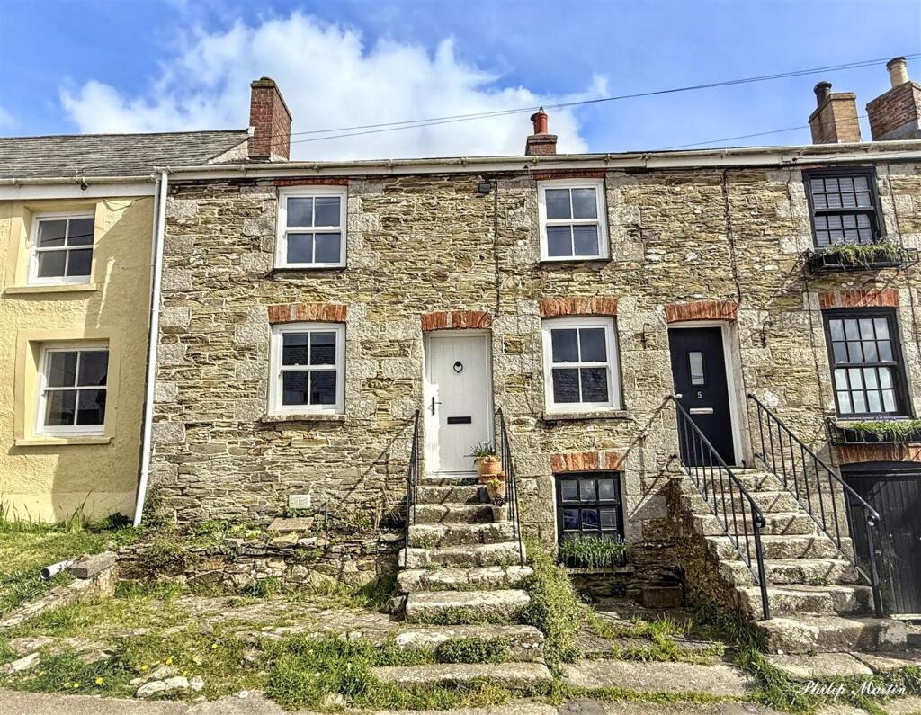 3-bed terraced on The Square, Probus, £300,000