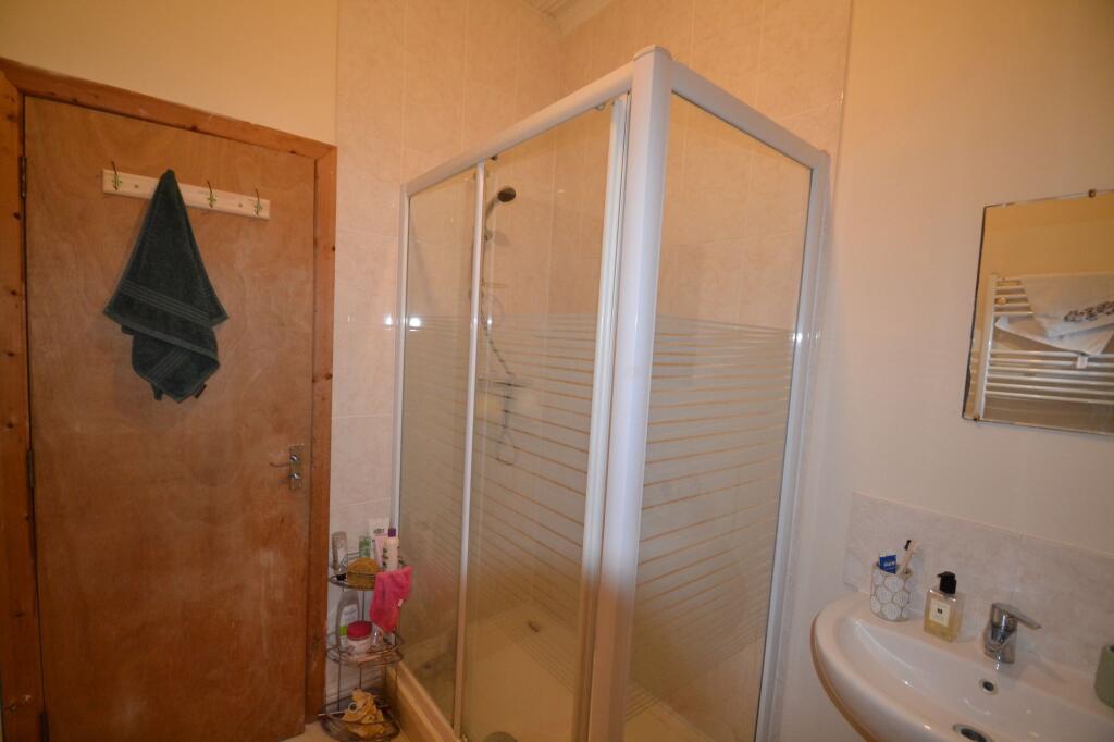 1 bedroom house share for rent