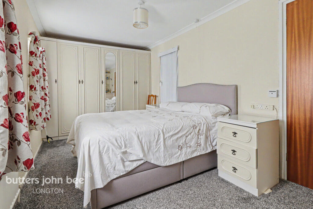 House in Stoke-on-Trent, Sandford Hill - More