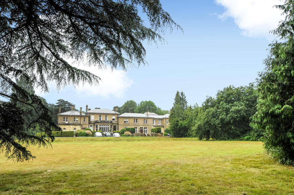 Longcross Road, Chertsey, KT16 photo 3