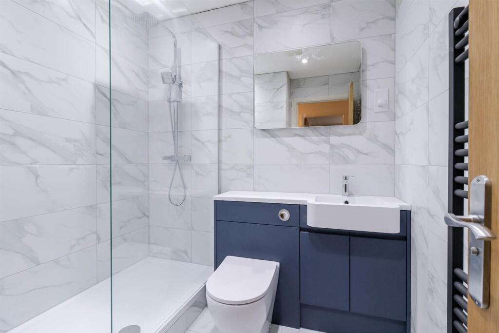Apartment in Cheltenham, Gloucestershire - More