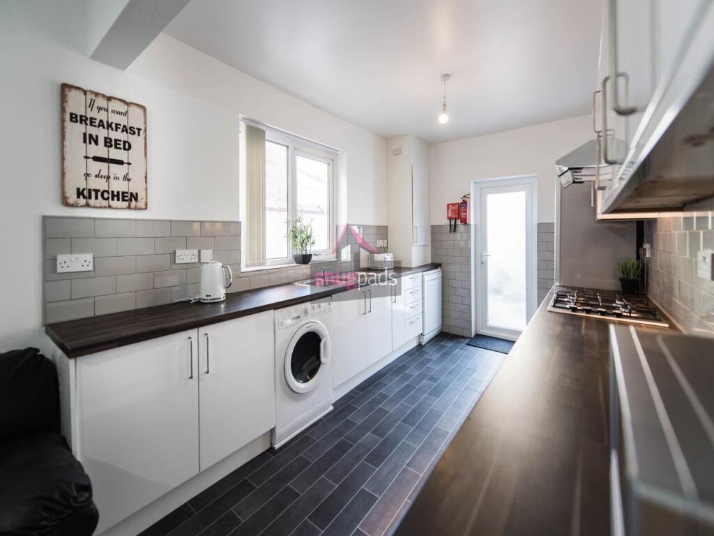 6 bedroom house for rent