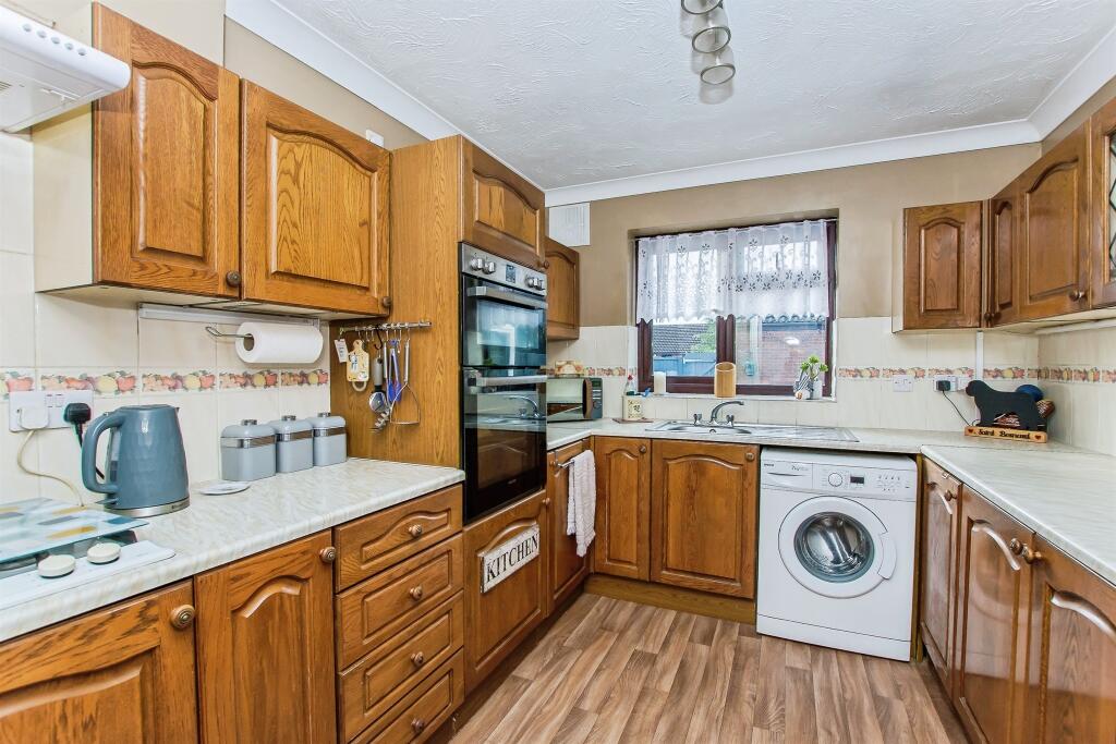 Kent Close, Sutton Bridge, Spalding photo 2