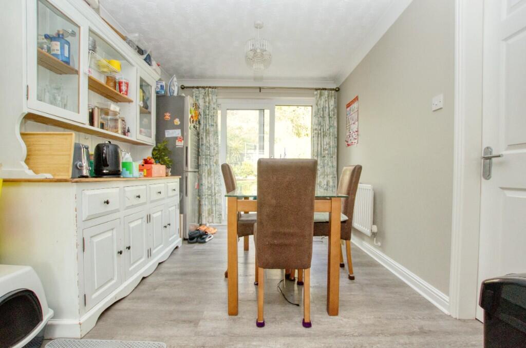 Rothschild Close, Southampton, Hampshire, SO19 photo 3
