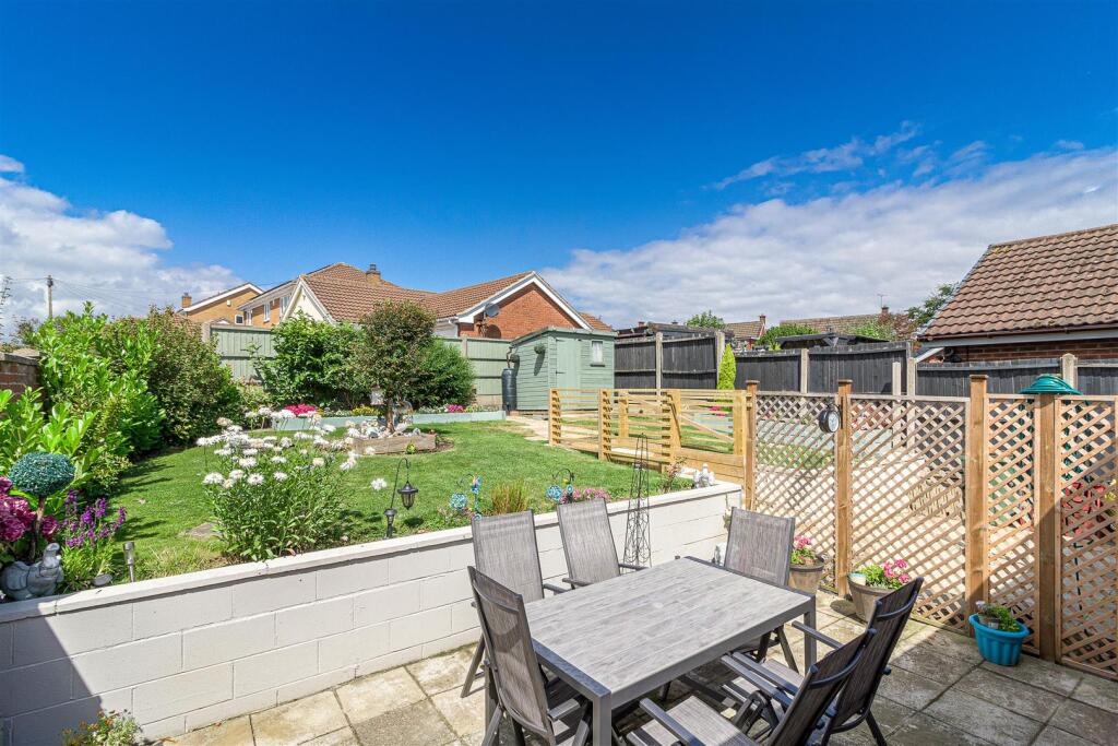 Berry Close, Ravenstone, LE67 photo 2