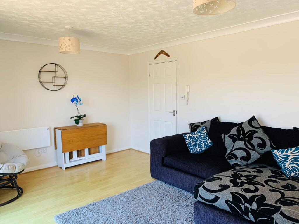 Apartment in Southampton - View 3