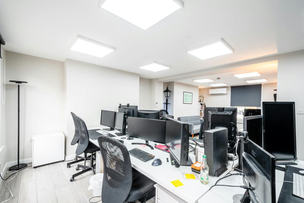 City Rd 213 12F  14.jpg