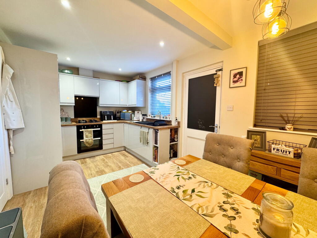Tennyson Road, Rushden, NN10 9QE - View 4
