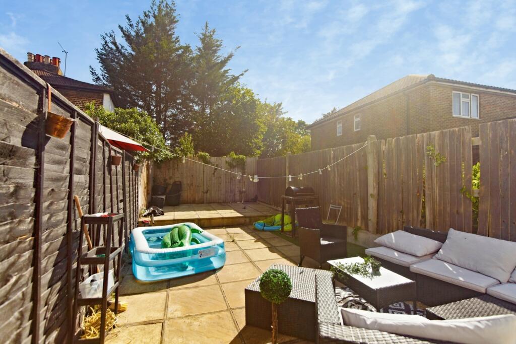 House in Croydon - More
